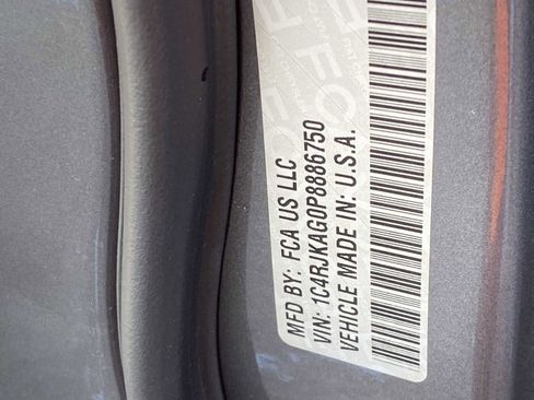 Certified 2023 Jeep Grand Cherokee L Laredo image 30