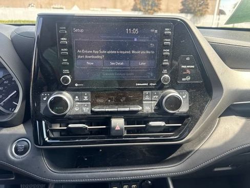 Used 2020 Toyota Highlander XLE FWD image 7