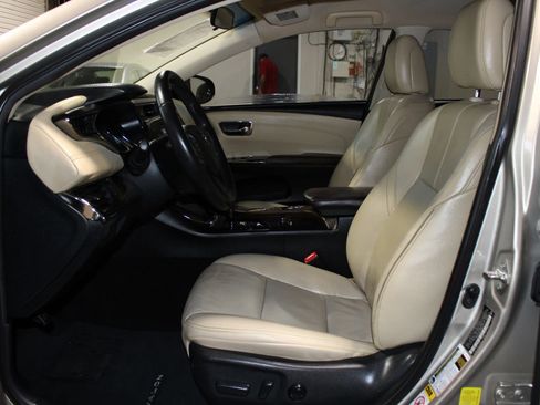 Used 2014 Toyota Avalon XLE FWD image 8