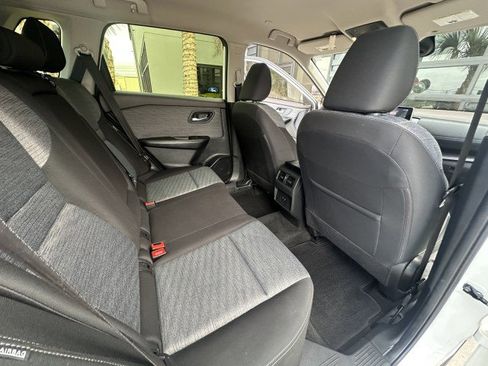 Used 2023 Nissan Rogue SV image 16