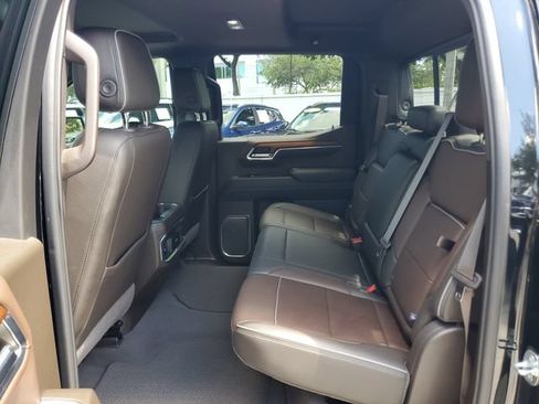 Used 2023 GMC Sierra 1500 Denali w/ Denali Reserve Package AWD/4WD image 11