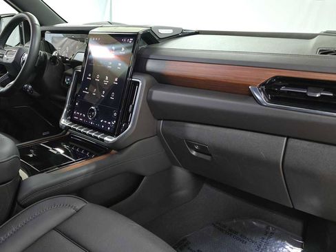 Used 2025 GMC Yukon Denali image 11