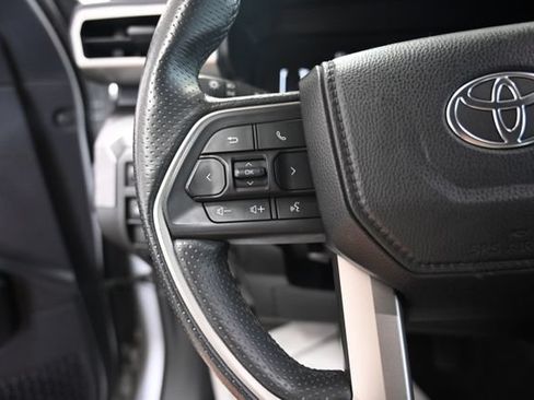 Used 2025 Toyota 4Runner SR5 AWD/4WD image 24