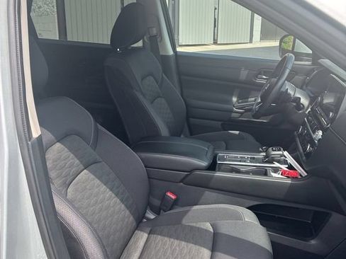 Used 2023 Nissan Pathfinder SV w/ SV Premium Package FWD image 19
