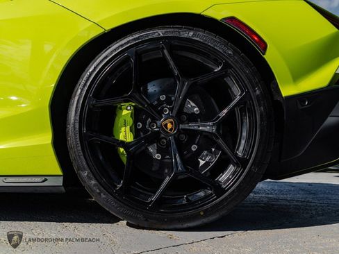 Used 2024 Lamborghini Revuelto image 38