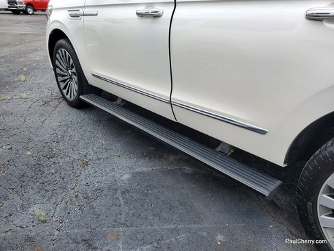 Used 2019 Lincoln Navigator Reserve AWD/4WD image 13
