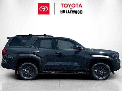 New 2026 Toyota 4Runner SR5 AWD/4WD image 3