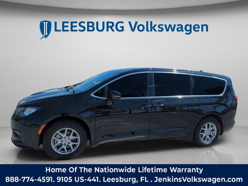 Used 2024 Chrysler Voyager LX FWD image 13