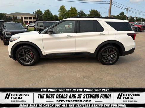 Used 2025 Ford Explorer ST-Line w/ ST-Line Street Pack AWD/4WD image 9
