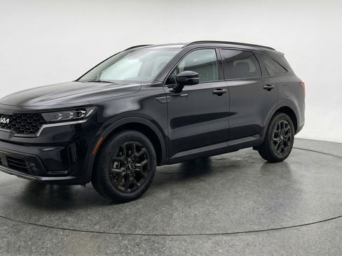 Used 2024 Kia Sorento S image 3