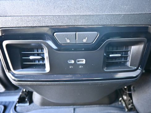 Used 2024 GMC Sierra 1500 AT4 w/ Technology Package AWD/4WD image 19
