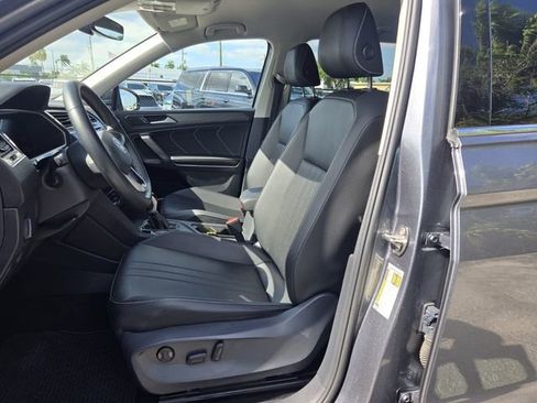 Certified 2023 Volkswagen Tiguan SE FWD image 12