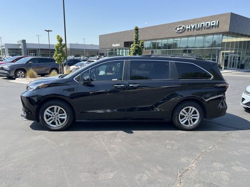 Used 2023 Toyota Sienna XLE Woodland Edition AWD/4WD image 12