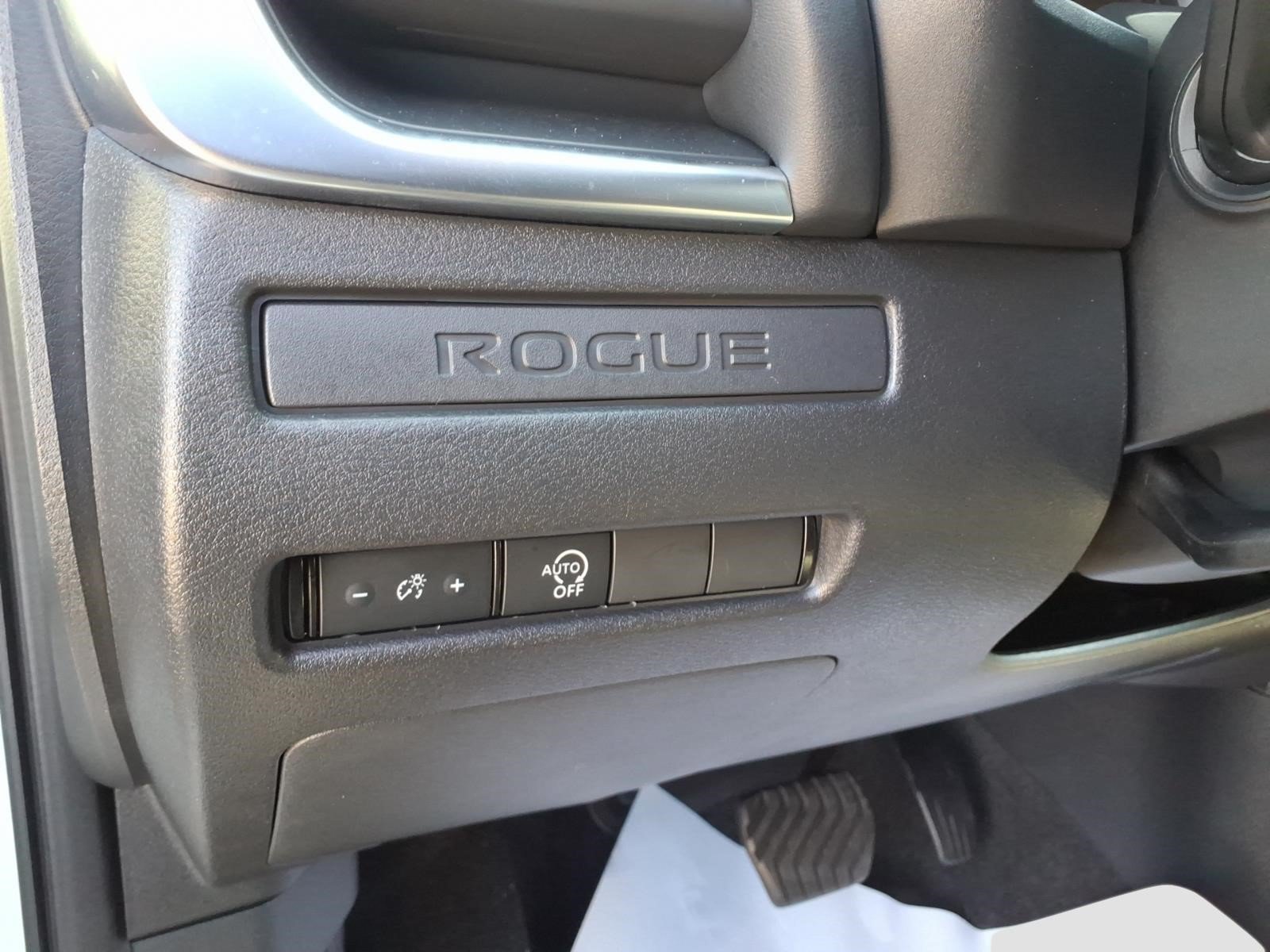 Used 2023 Nissan Rogue S AWD/4WD image 16