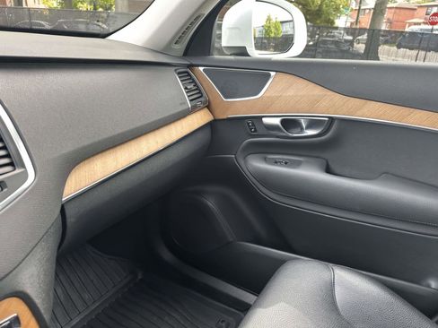 Certified 2022 Volvo XC90 T6 Momentum w/ Climate Package image 30