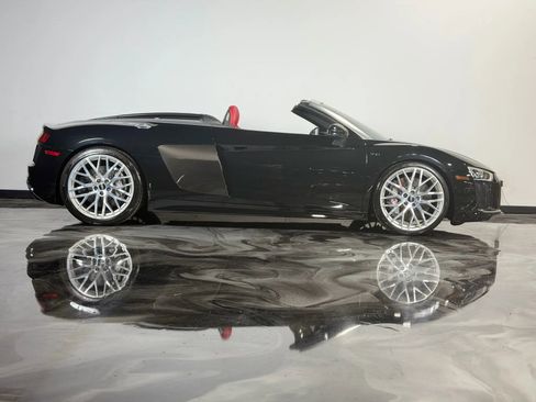 Used 2017 Audi R8 V10 w/ Ceramic Brake Package image 15