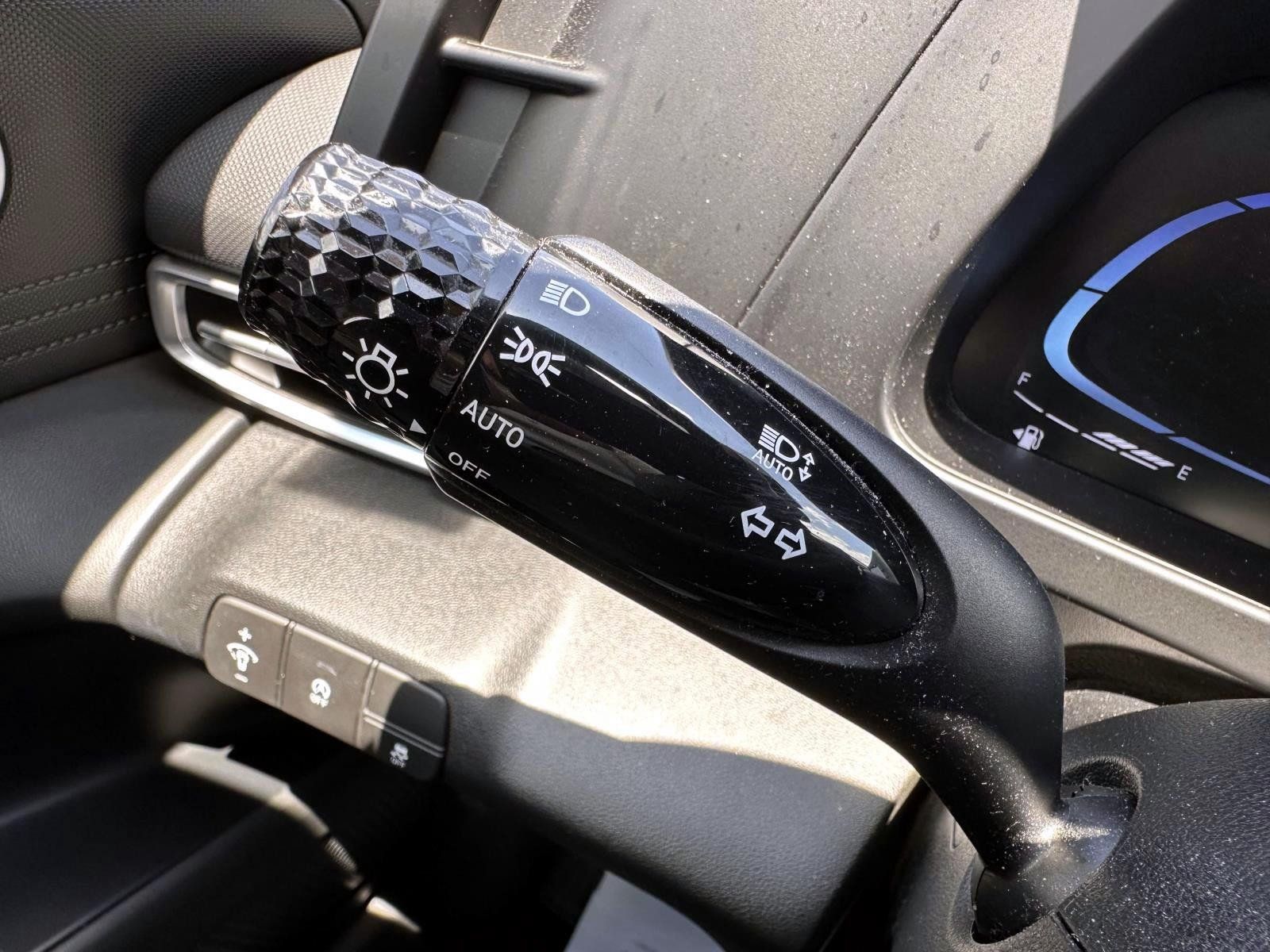 Used 2024 Hyundai Elantra SE FWD image 20