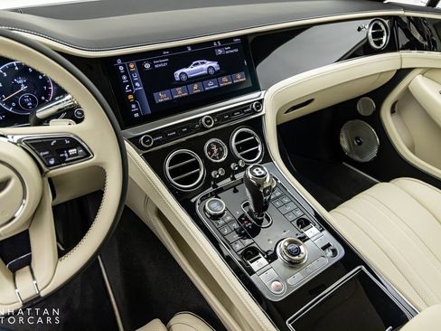 Used 2024 Bentley Continental GT image 18