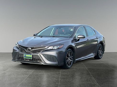 Used 2024 Toyota Camry SE AWD/4WD image 3