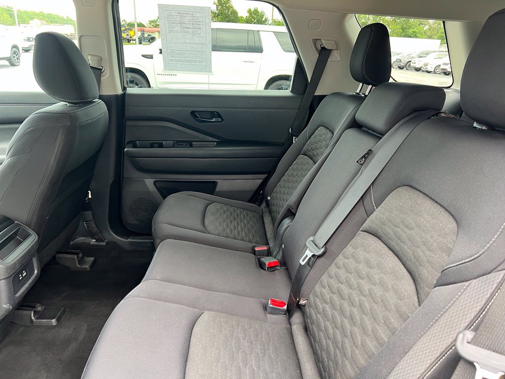 Used 2023 Nissan Pathfinder S FWD image 10