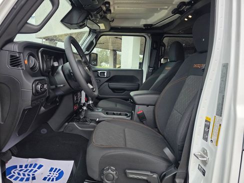 Used 2026 Jeep Gladiator Mojave image 11