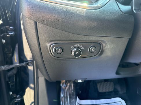 Used 2021 Chevrolet Equinox LT image 18