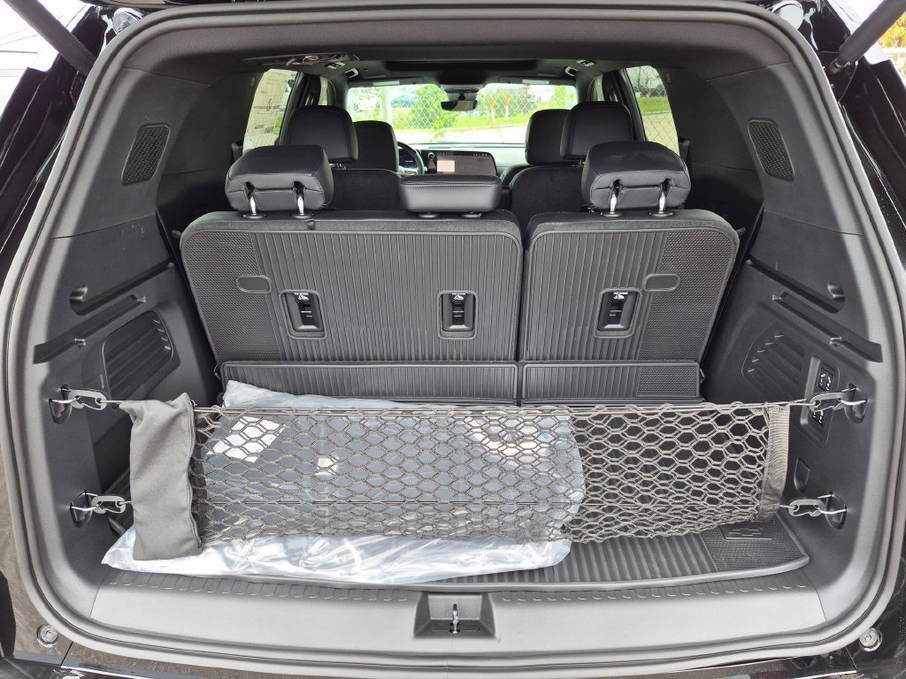 New 2026 Chevrolet Traverse High Country w/ LPO, Floor Liner Package FWD image 27