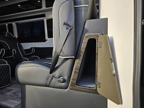 Used 2024 Mercedes-Benz Sprinter 3500 image 5