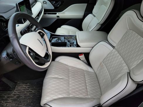 Used 2023 Lincoln Aviator Black Label w/ Dynamic Handling Package image 12