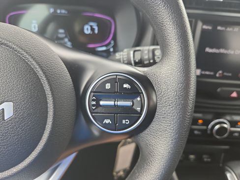 Used 2024 Kia Soul LX w/ LX Technology Package FWD image 12