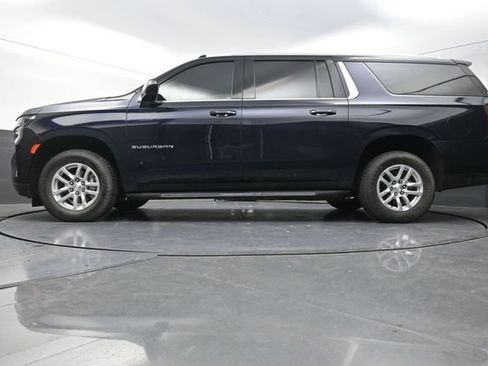 Used 2022 Chevrolet Suburban LT AWD/4WD image 35
