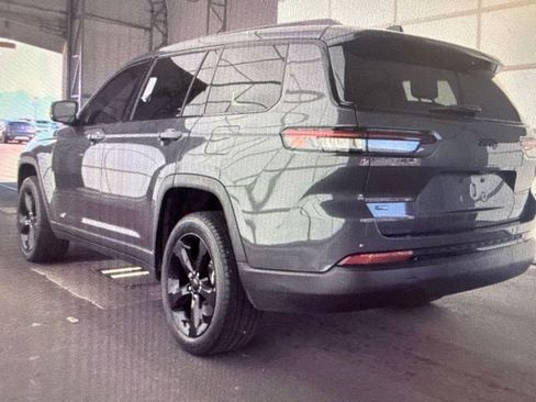 Used 2023 Jeep Grand Cherokee L Laredo RWD image 9