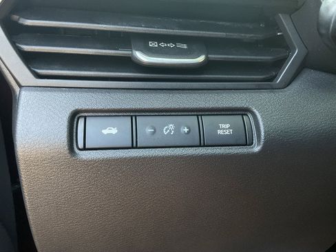 Used 2025 Nissan Altima 2.5 SV FWD image 19