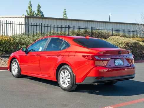 Used 2025 Toyota Camry LE FWD image 9
