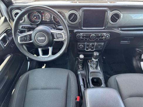 Used 2023 Jeep Gladiator Overland image 8
