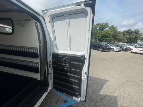 Used 2018 Chevrolet Express 2500 image 23