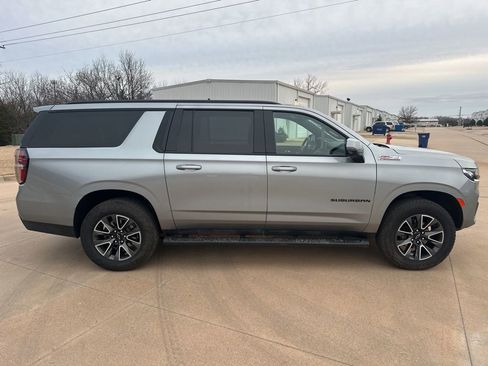 Used 2024 Chevrolet Suburban Z71 w/ Luxury Package image 6