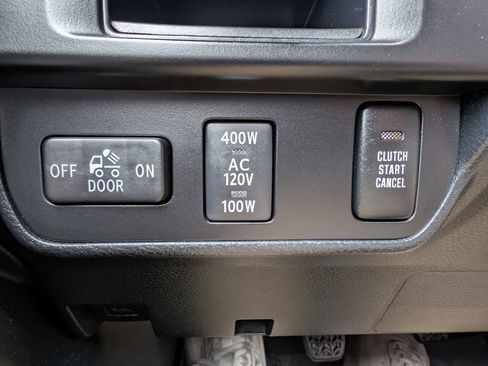 Used 2016 Toyota Tacoma TRD Sport w/ Towing Package AWD/4WD image 16