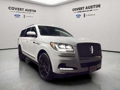 Used 2023 Lincoln Navigator Reserve image 7
