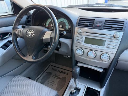 Used 2011 Toyota Camry SE w/ SE Extra-Value Pkg #1 FWD image 13