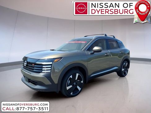 Used 2025 Nissan Kicks SR w/ SR Premium Package FWD image 7