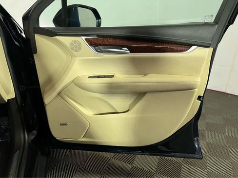 Used 2017 Cadillac XT5 Luxury w/ Driver Awareness Package AWD/4WD image 31