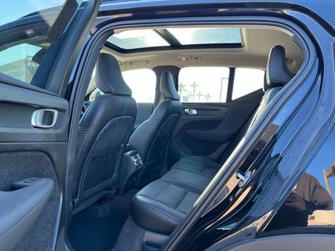 Used 2025 Volvo XC40 B5 Plus image 12