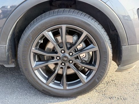 Used 2017 Ford Explorer XLT w/ Equipment Group 202A FWD image 35