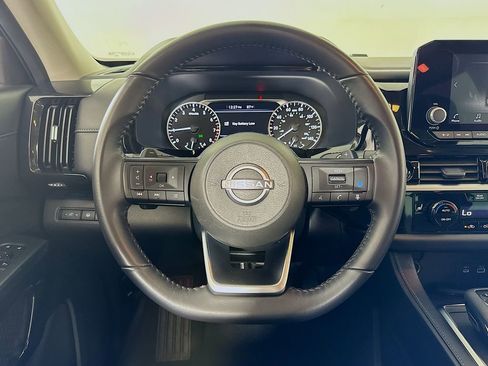 Used 2024 Nissan Pathfinder SV FWD image 11