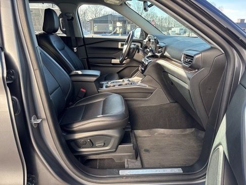Certified 2021 Ford Explorer Limited w/ Equipment Group 301A image 9