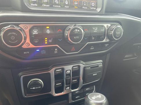 Used 2021 Jeep Wrangler Unlimited Sahara w/ Cold Weather Group image 16