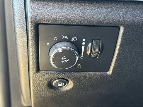 Used 2021 Jeep Grand Cherokee Limited w/ Luxury Group II image 21