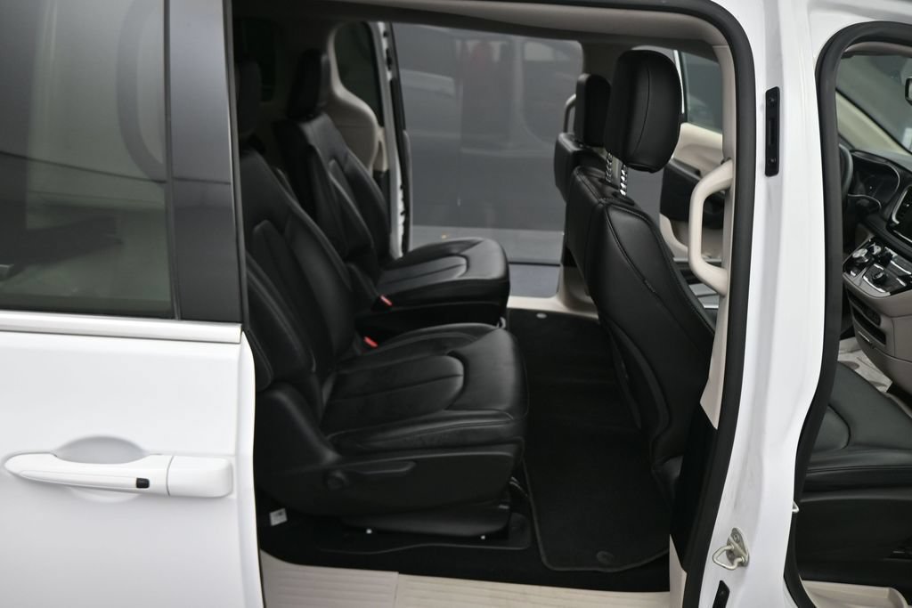 Used 2024 Chrysler Pacifica Limited FWD image 44