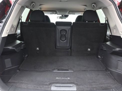 Used 2019 Nissan Rogue SV image 13